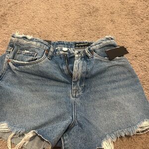Distressed jean shorts sz 27